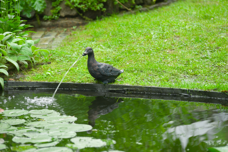 Fauna Fountain spuitfiguur Eend 